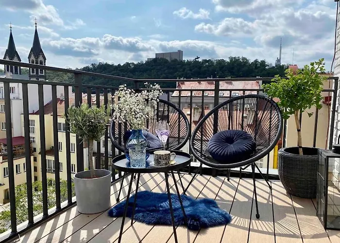Romantic Terrace Studio In Karlin